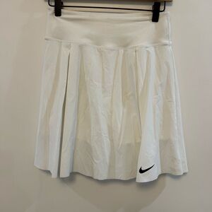 NIKE Dri-Fit Standard Fit Pleated Skirt Skort
Womens Size SMALL White NWT